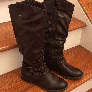 Cute, slouchy tall boots